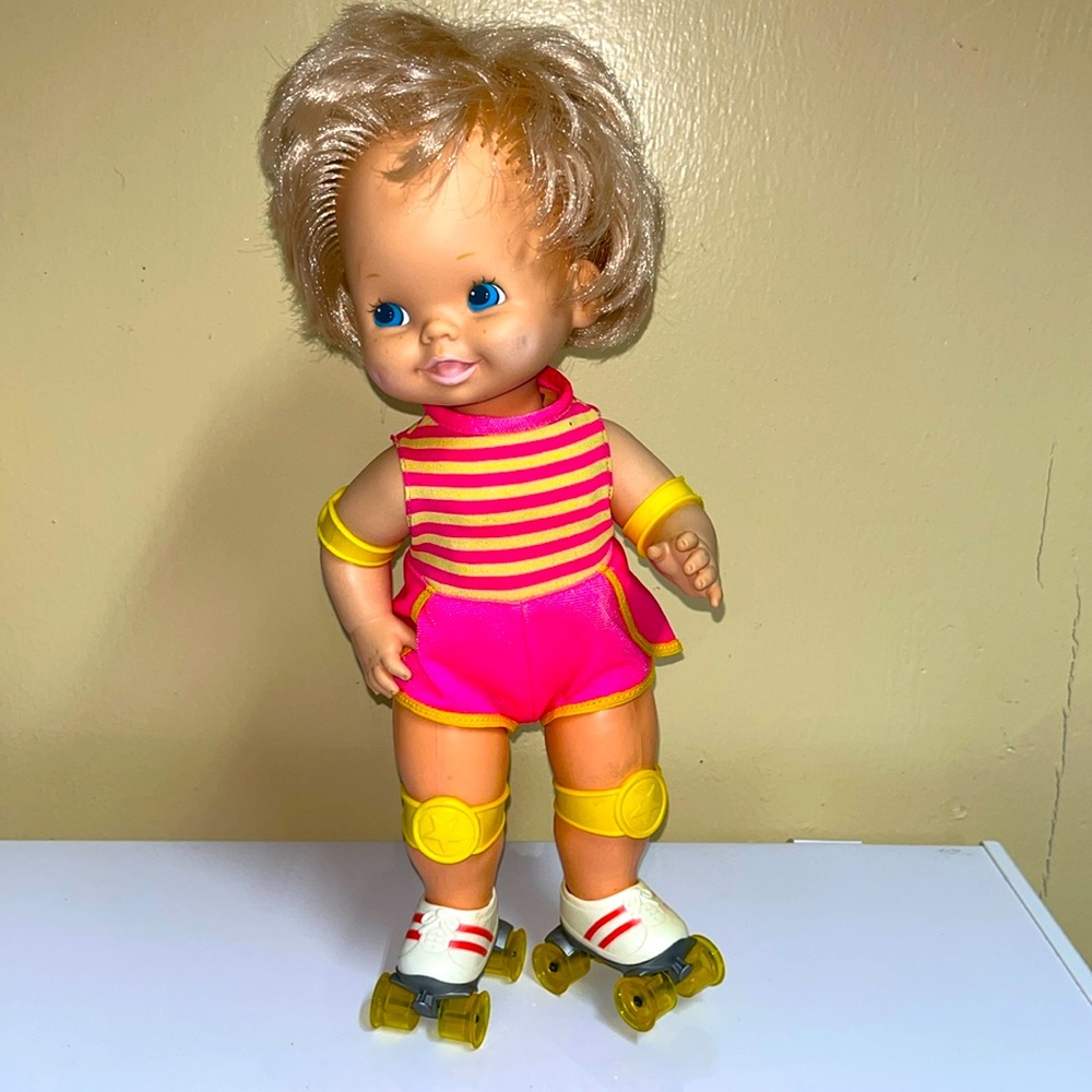 Vintage 1980 Mattel Baby Skates wind-up Skating Doll